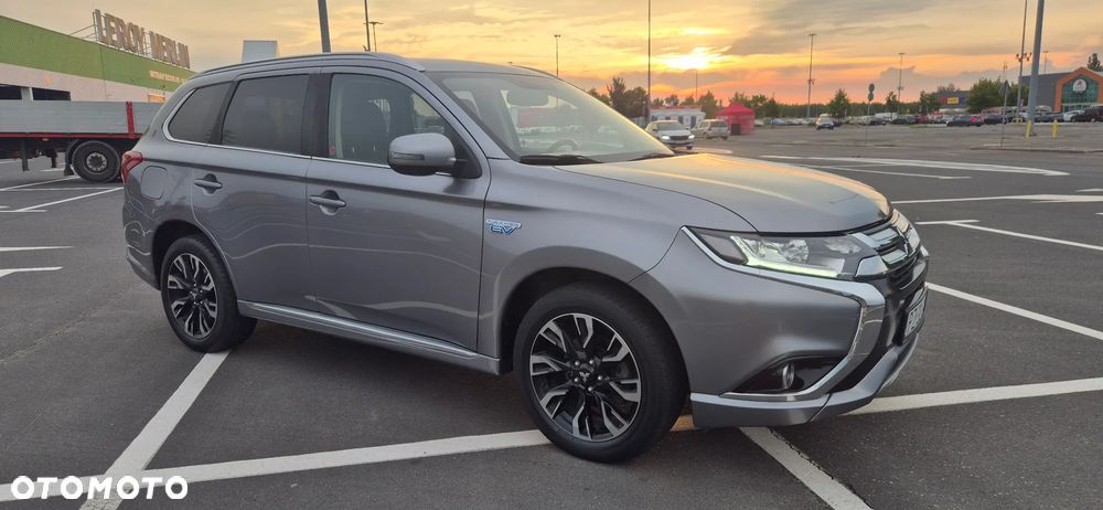 Mitsubishi Outlander 2.0 4WD Plus - 4