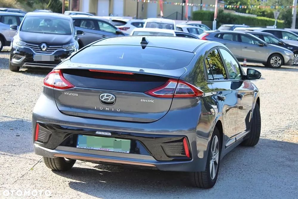Hyundai IONIQ - 11