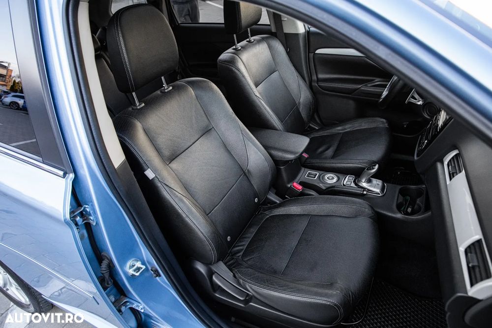 Mitsubishi Outlander - 17