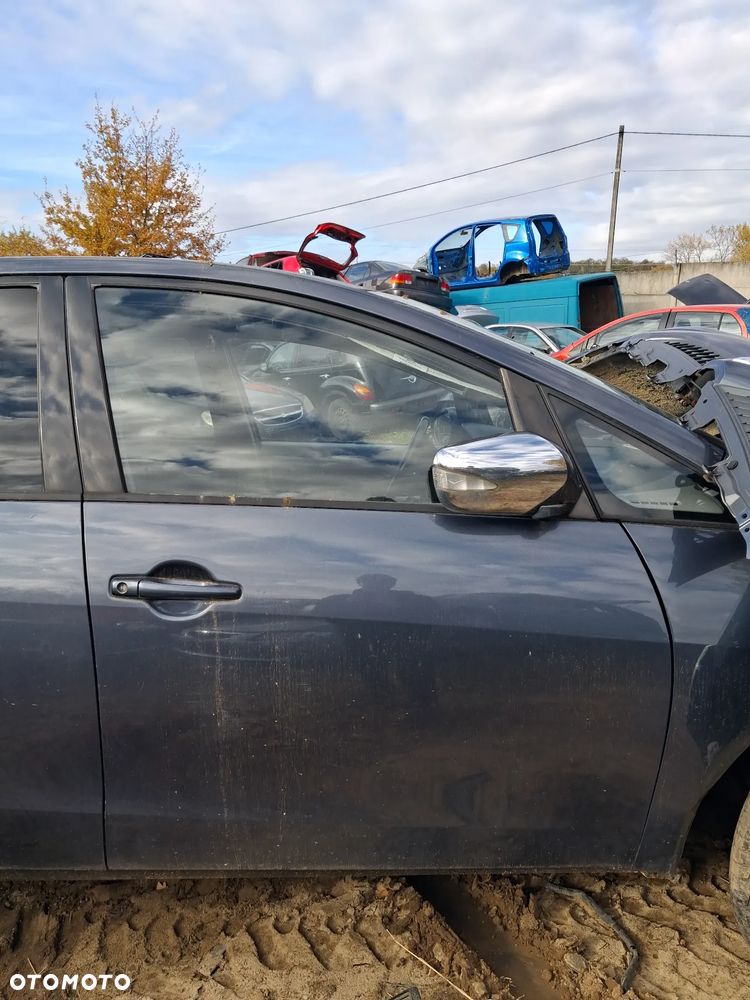Mitsubishi grandis 06 drzwi prawy przod A72A - 4