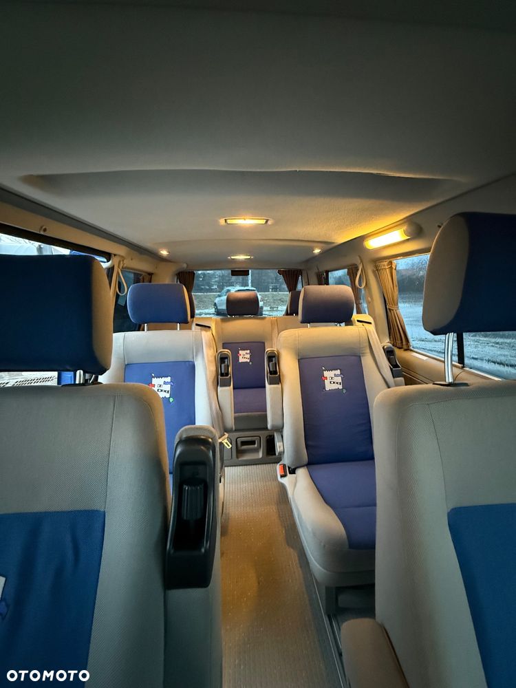 Volkswagen Multivan - 11