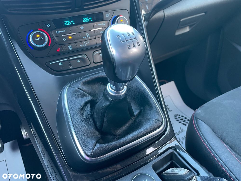 Ford Kuga 1.5 EcoBoost 2x4 ST-Line - 29