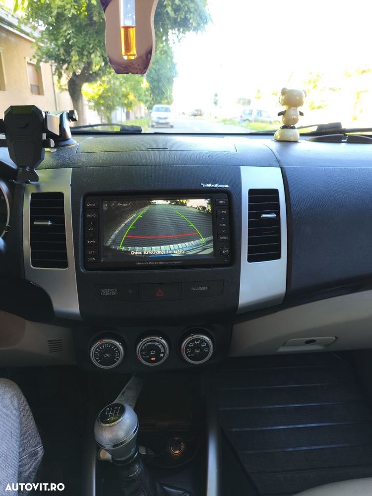 Mitsubishi Outlander 2.2 DI-D NAVI Instyle - 14
