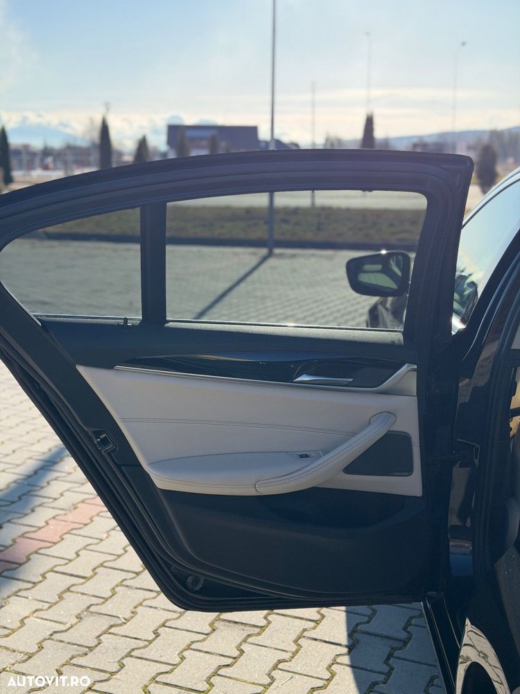 BMW Seria 5 530i xDrive AT - 30