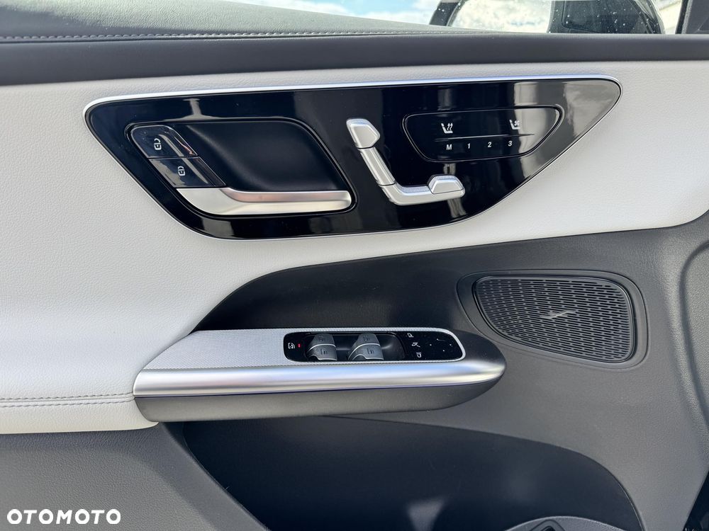 Mercedes-Benz GLC 300 e PHEV 4-Matic AMG Line - 16