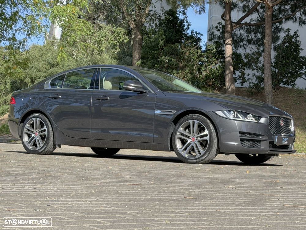 Jaguar XE 2.0 D Prestige Aut. - 4