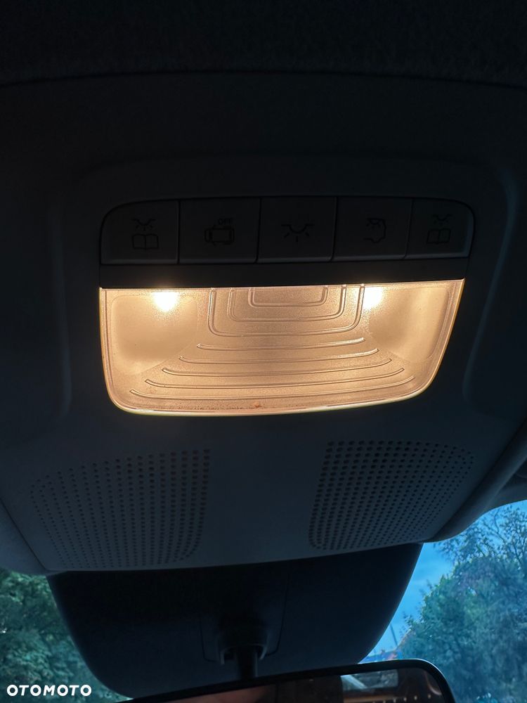 Mercedes-Benz VITO - 21