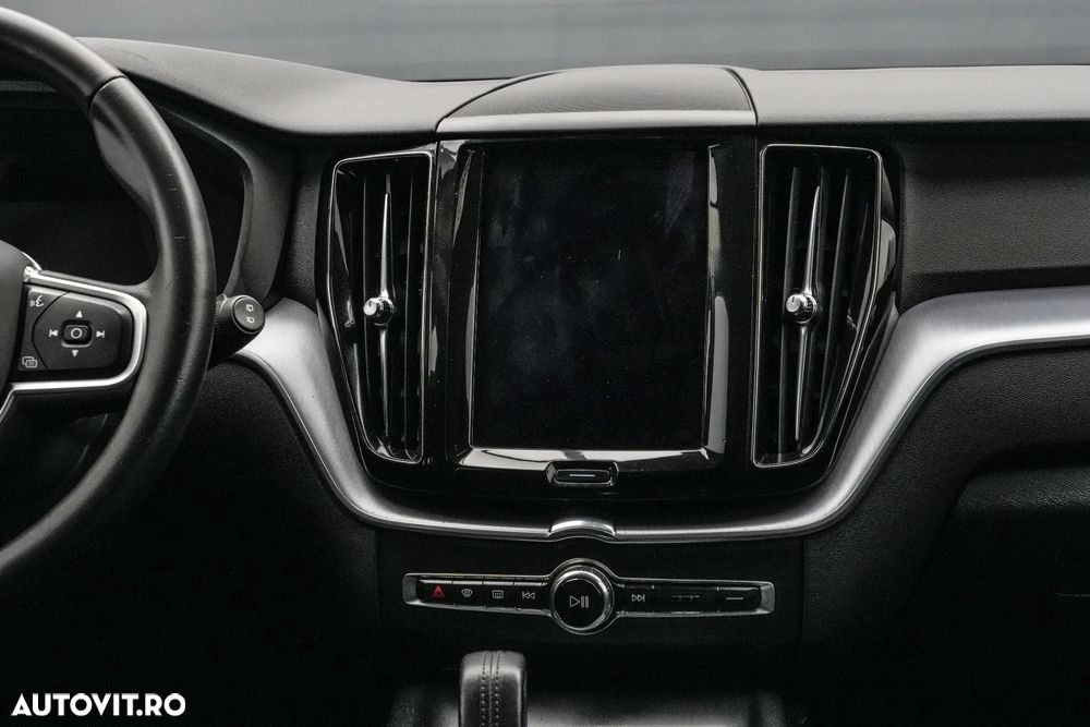 Volvo XC 60 B4 MHEV AT8 AWD Momentum Pro - 18