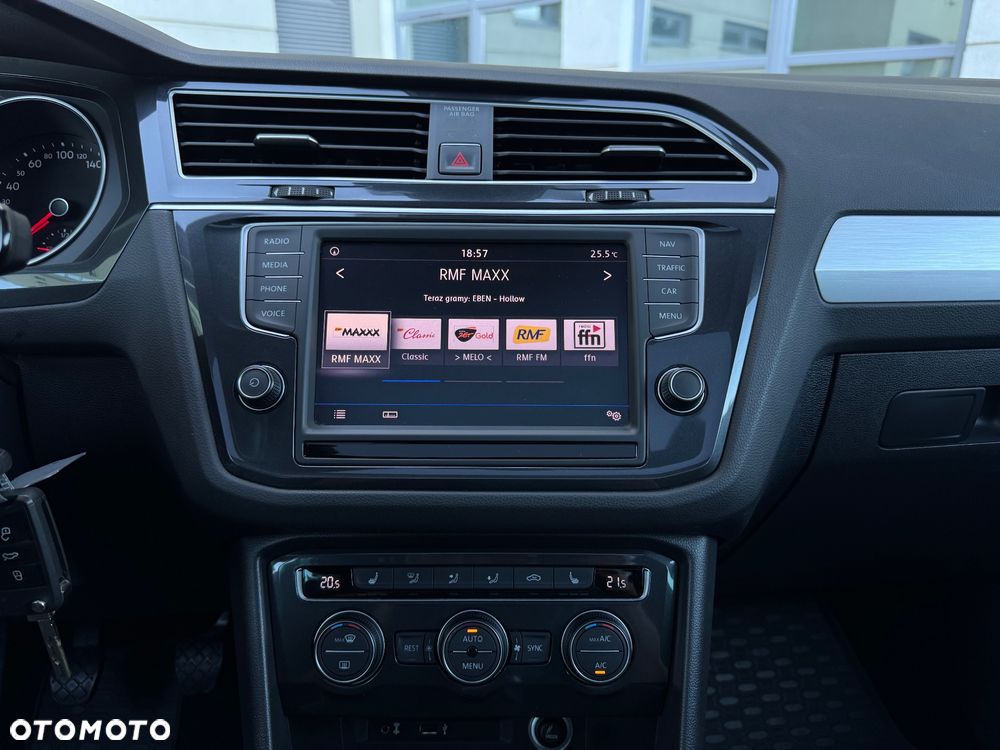 Volkswagen Tiguan - 32