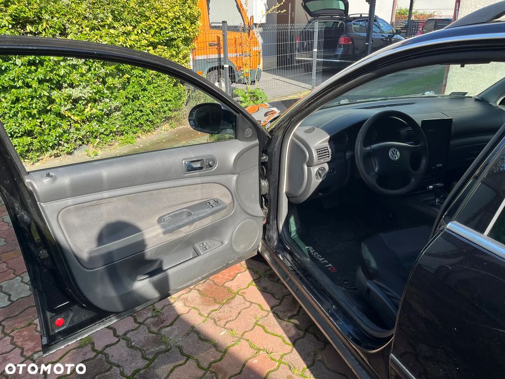 Volkswagen Passat 1.9 TDI Highline - 16