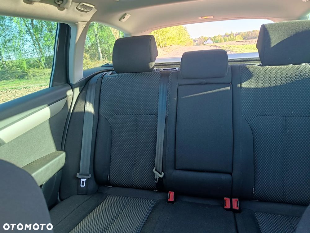 Volkswagen Passat 1.6 TDI Trendline - 8