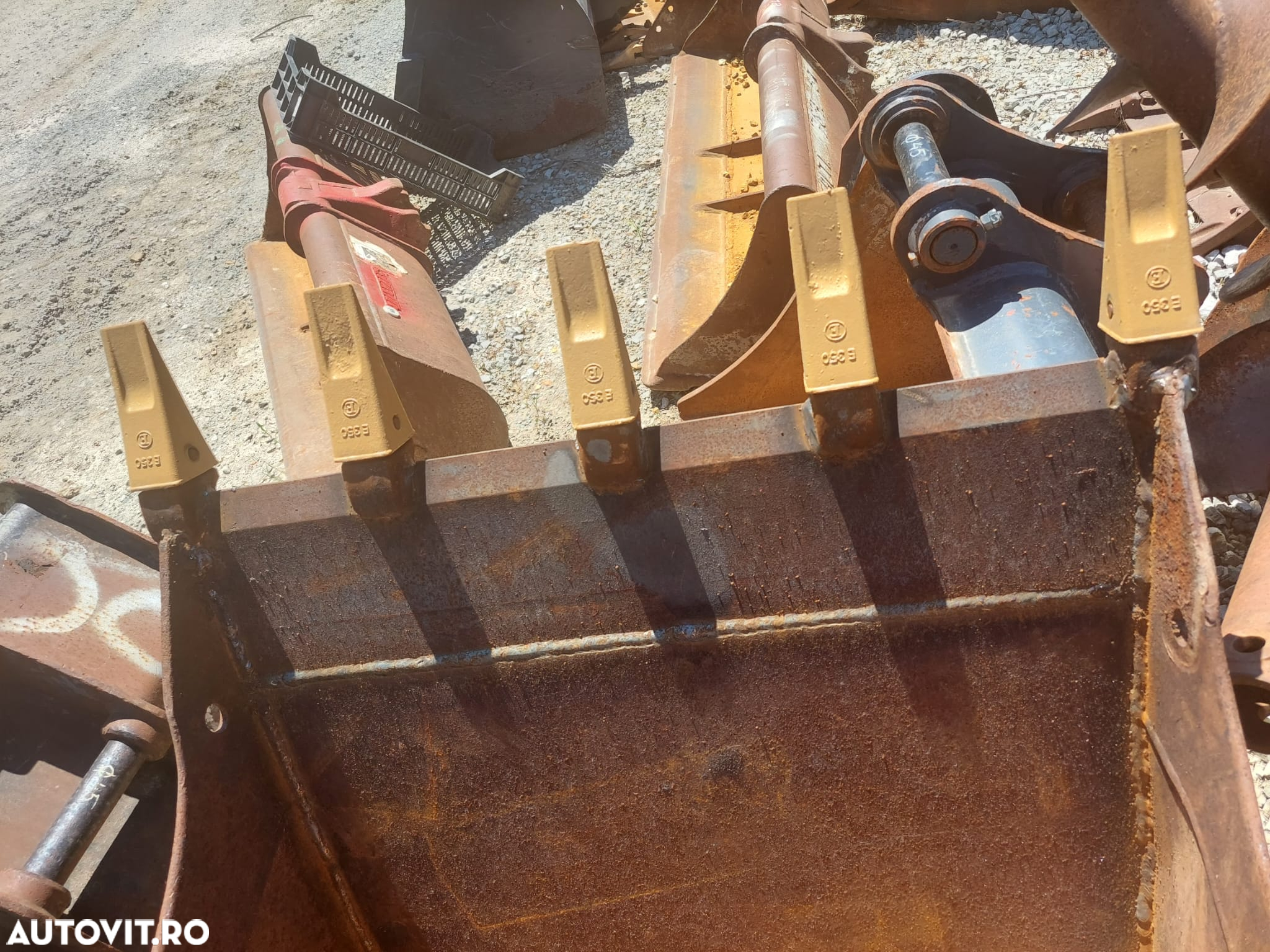 Cupa buldoexcavator - 2