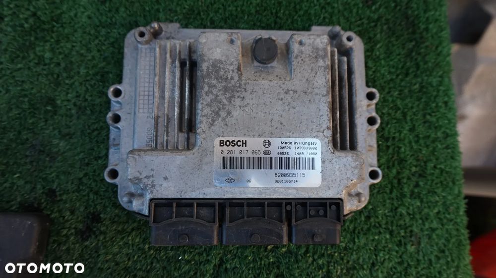 Renault Trafic II Opel Vivaro Nissan Primastar 2.0 DCI M9R sterownik silnika  0281017065