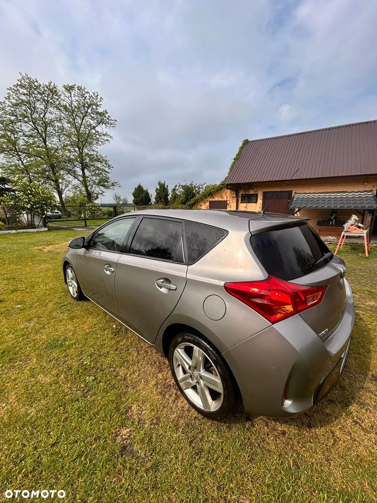 Toyota Auris 1.4 D-4D - 5