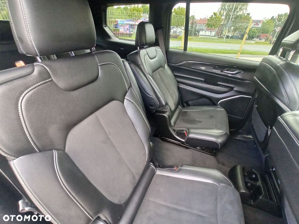 Jeep Grand Cherokee - 28