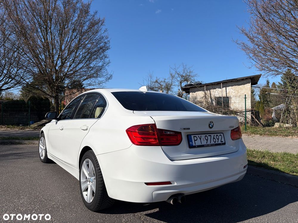 BMW Seria 3 328i xDrive - 11