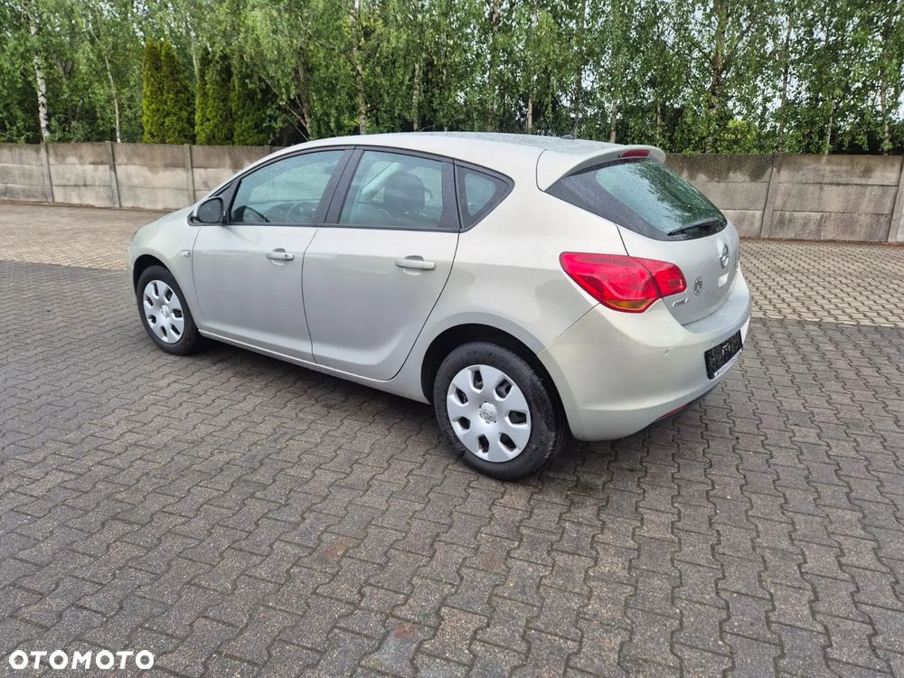 Opel Astra - 4