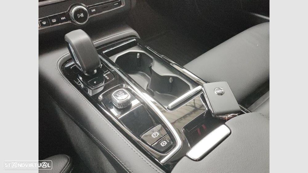 Volvo V90 2.0 T6 PHEV Plus Dark AWD - 22