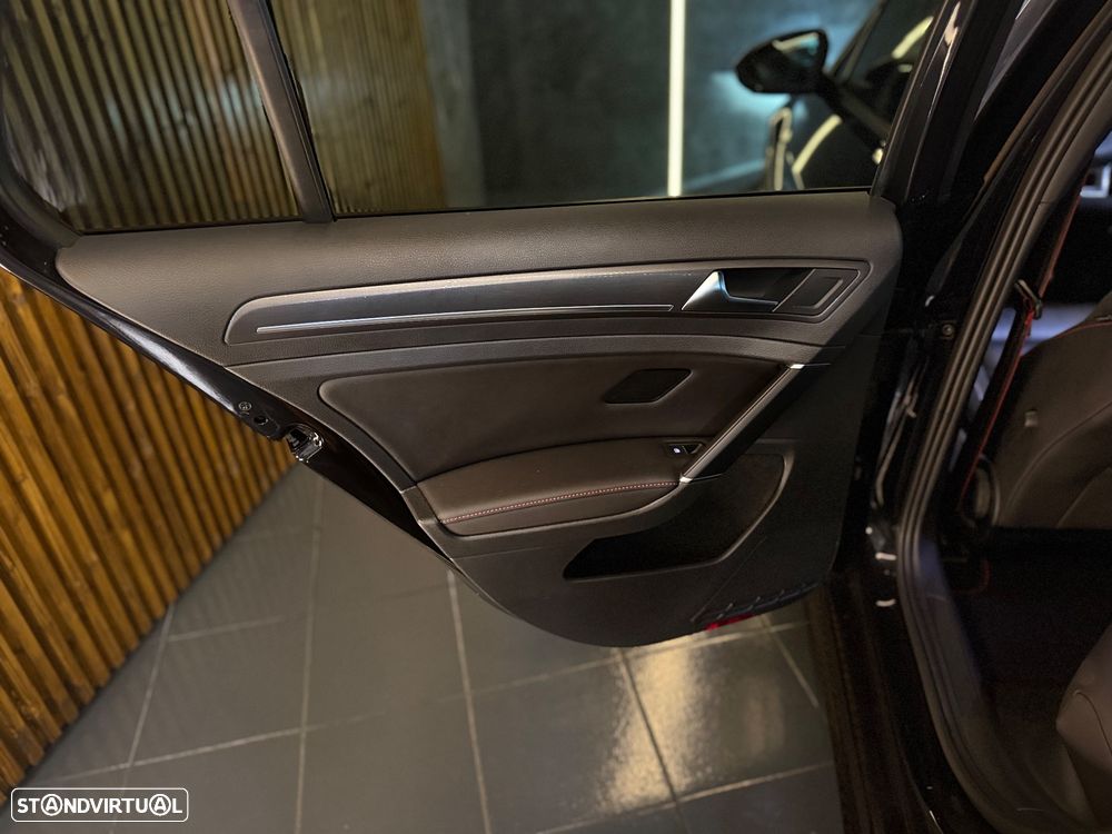 VW Golf GTI TCR 2.0 TSI OPF DSG - 22