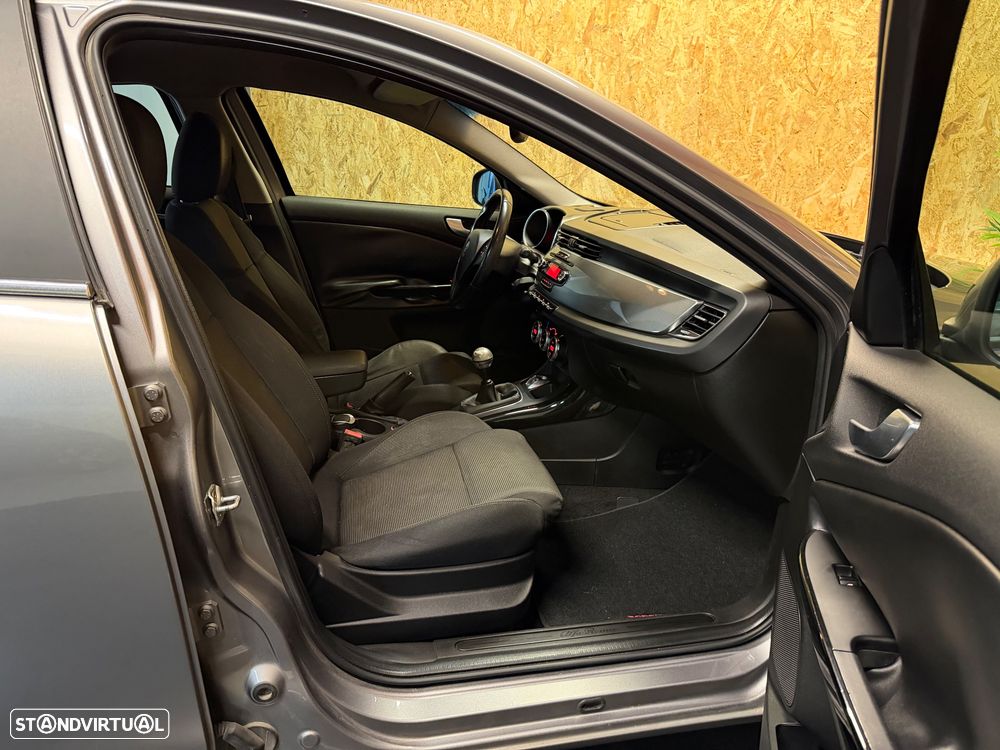 Alfa Romeo Giulietta 1.6 JTDm Veloce - 10