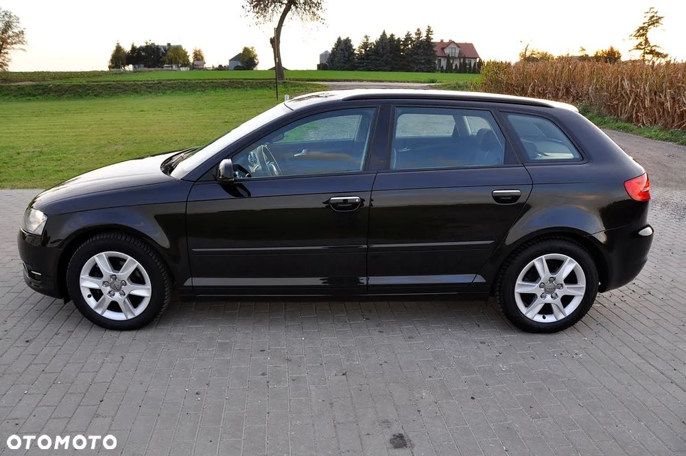 Audi A3 Sportback 2011 photo 2