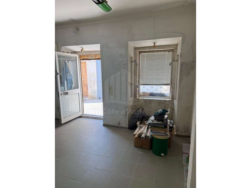 Loja para venda no centro da Vila de Sesimbra - Grande imagem: 2/4