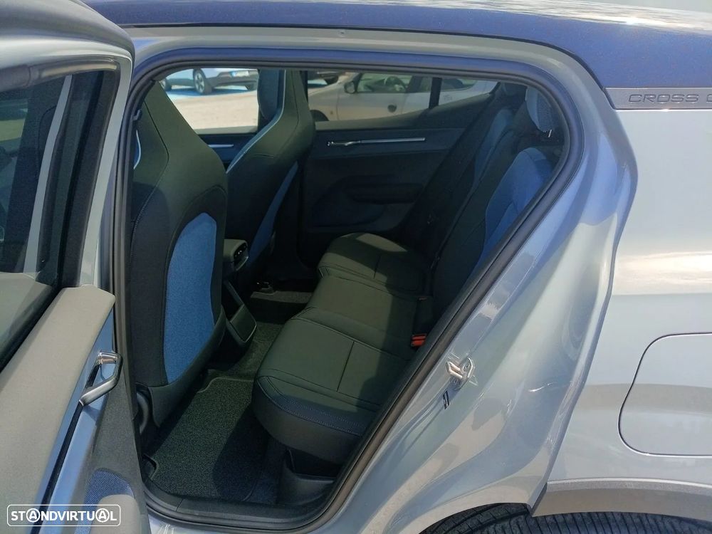 Volvo EX30 Cross Country Twin Motor Performance AWD Ultra - 3