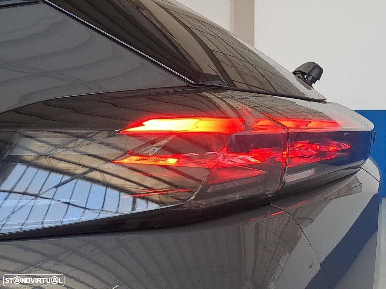 Peugeot 2008 1.2 Hybrid Allure e-DCS6 - 26
