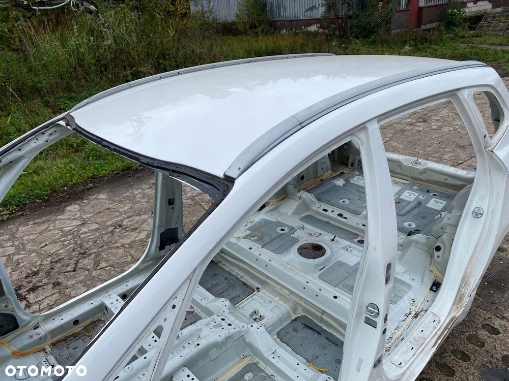 KIA CARENS IV DACH BIAŁY 1D 13-18 - 2