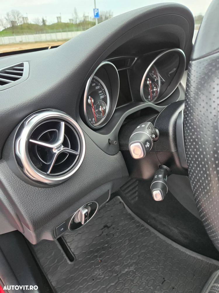 Mercedes-Benz GLA 220 4MATIC 7G-DCT - 10