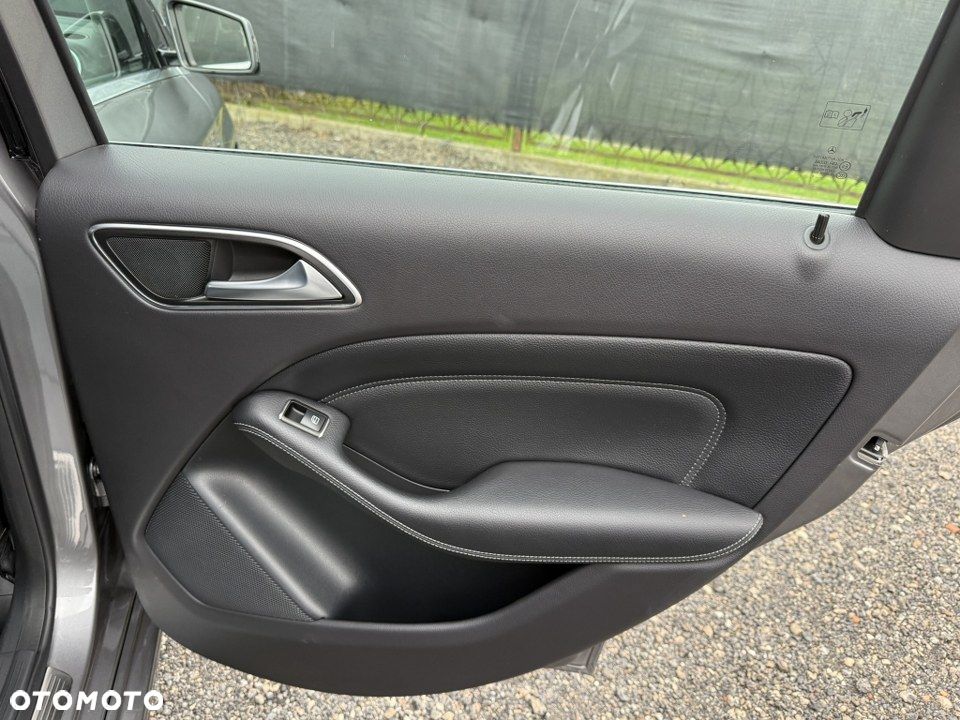 Mercedes-Benz Klasa B 180 (BlueEFFICIENCY) 7G-DCT - 36