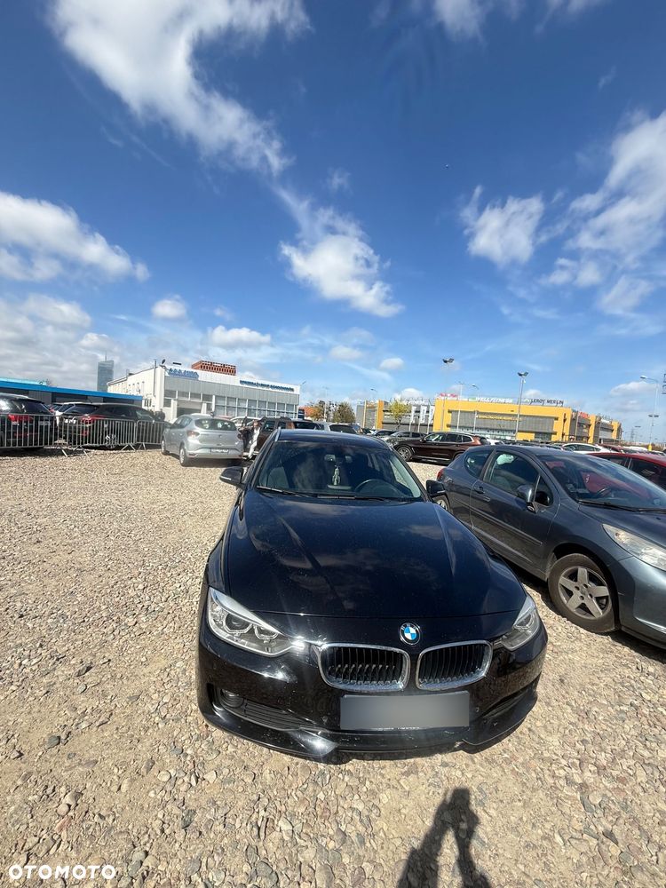 BMW Seria 3 318d xDrive - 2
