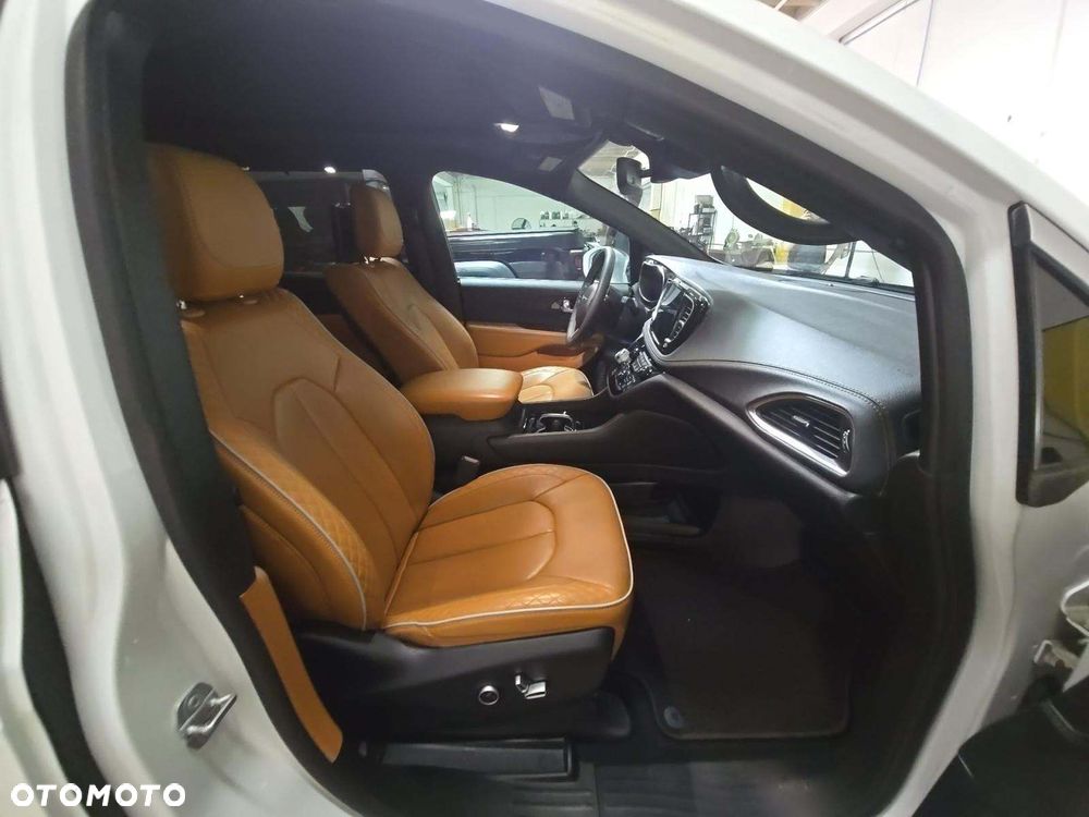 Chrysler Pacifica - 9