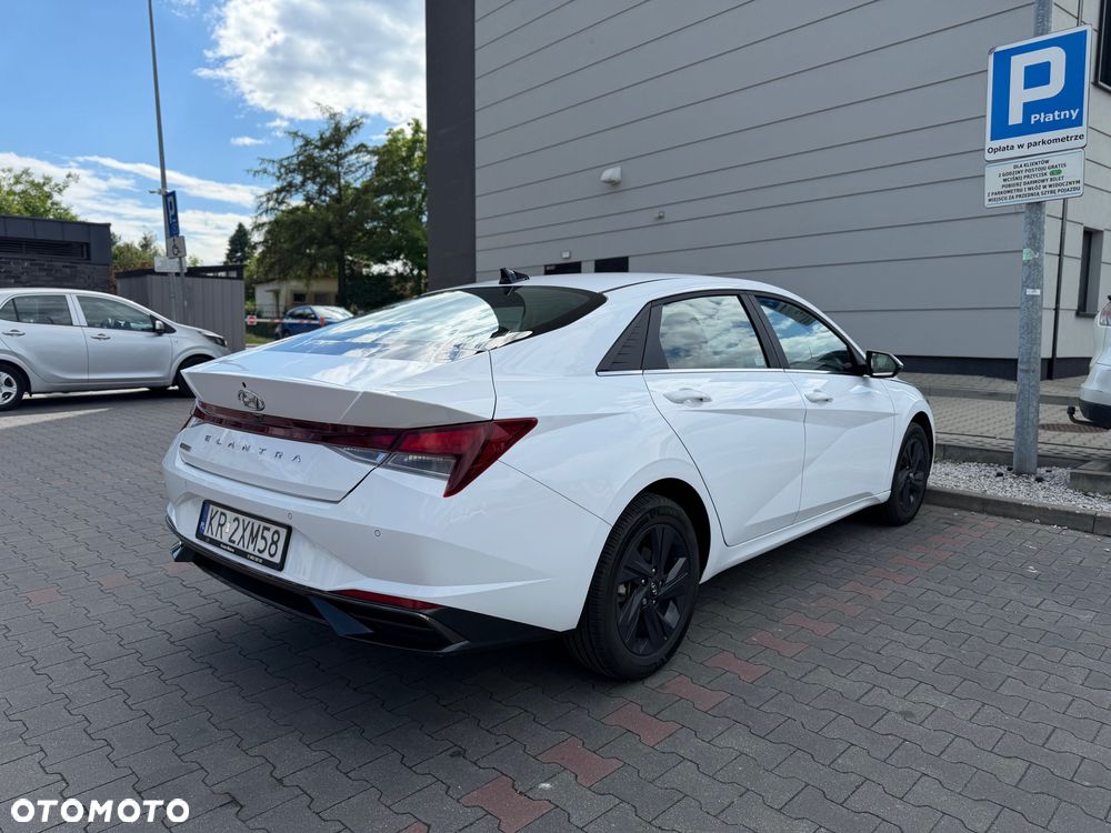 Hyundai Elantra - 3