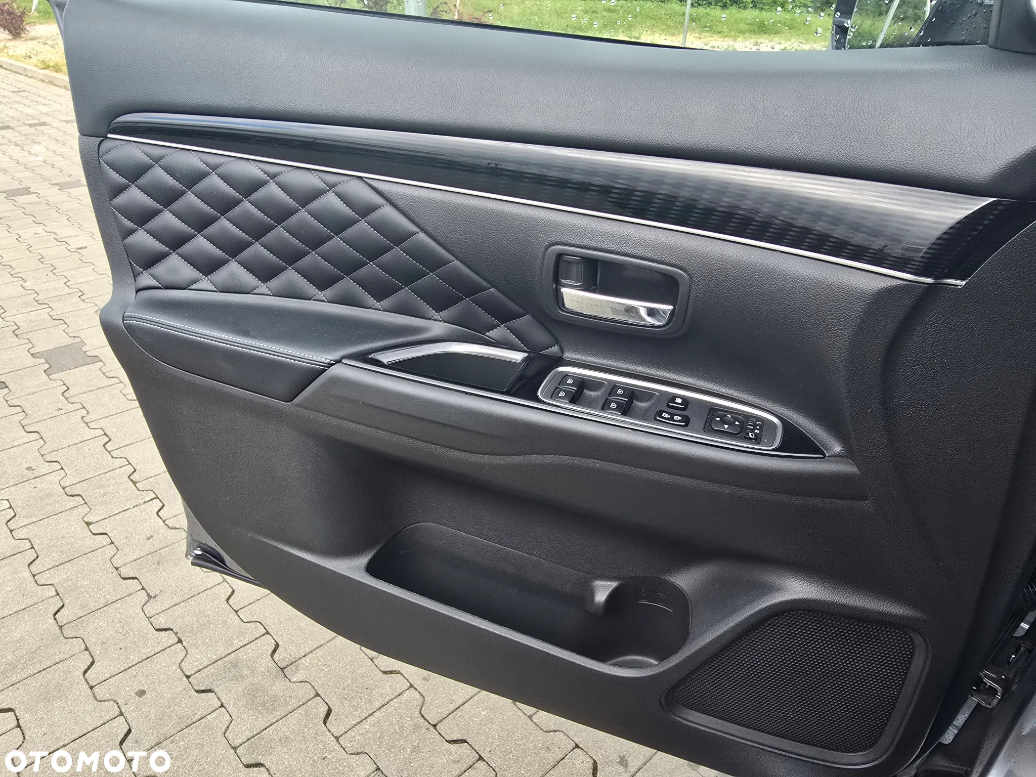 Mitsubishi Outlander 2.0 4WD Plug-In Hybrid Top - 7