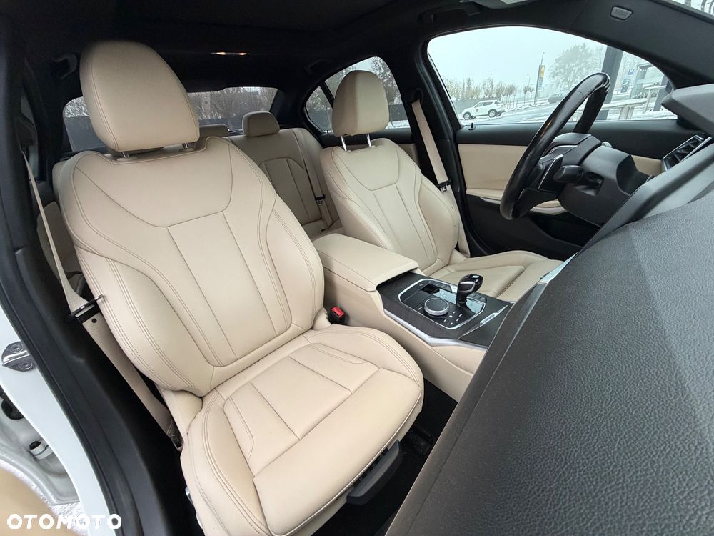 BMW Seria 3 330i Sport Line - 15