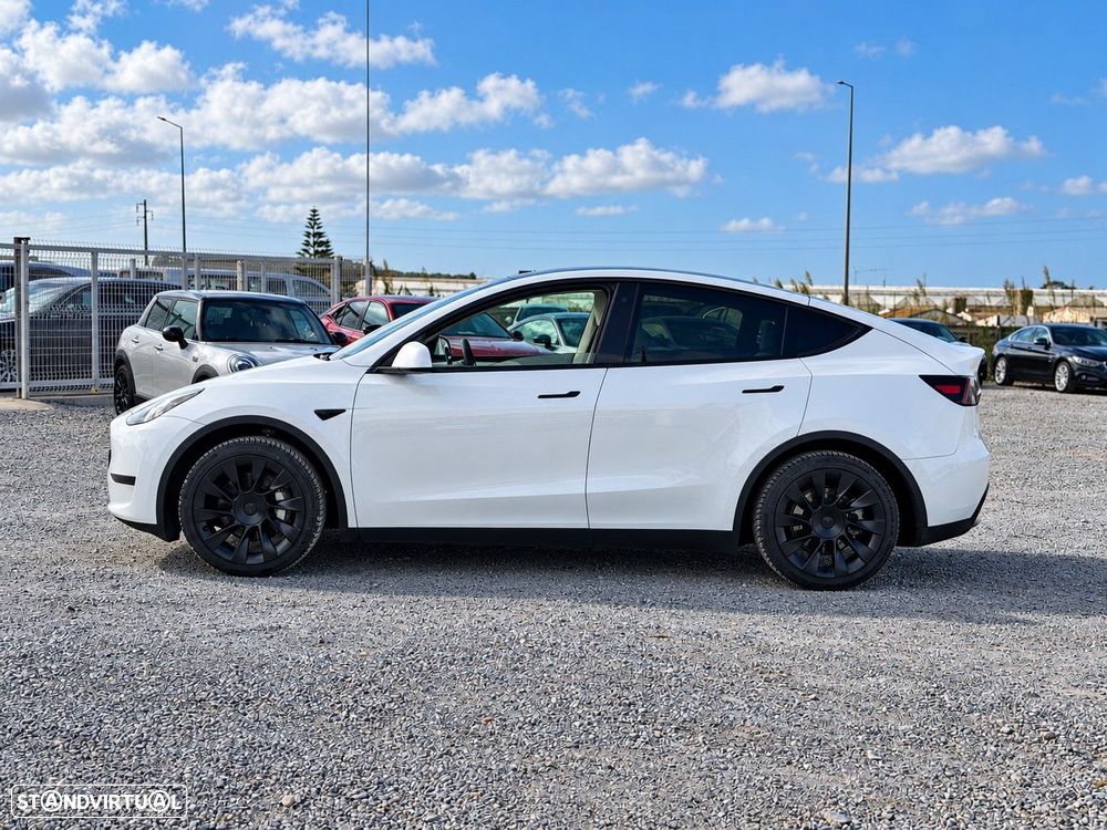Tesla Model Y - 7