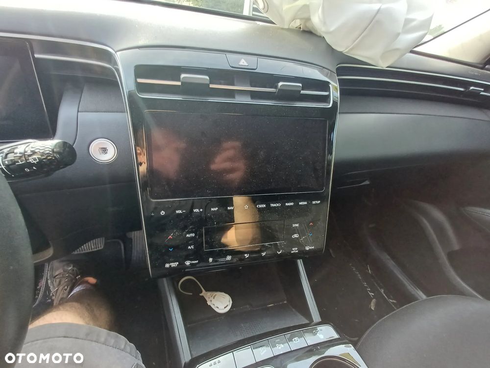 Hyundai Tucson 1.6 T-GDi HEV Executive 2WD - 29