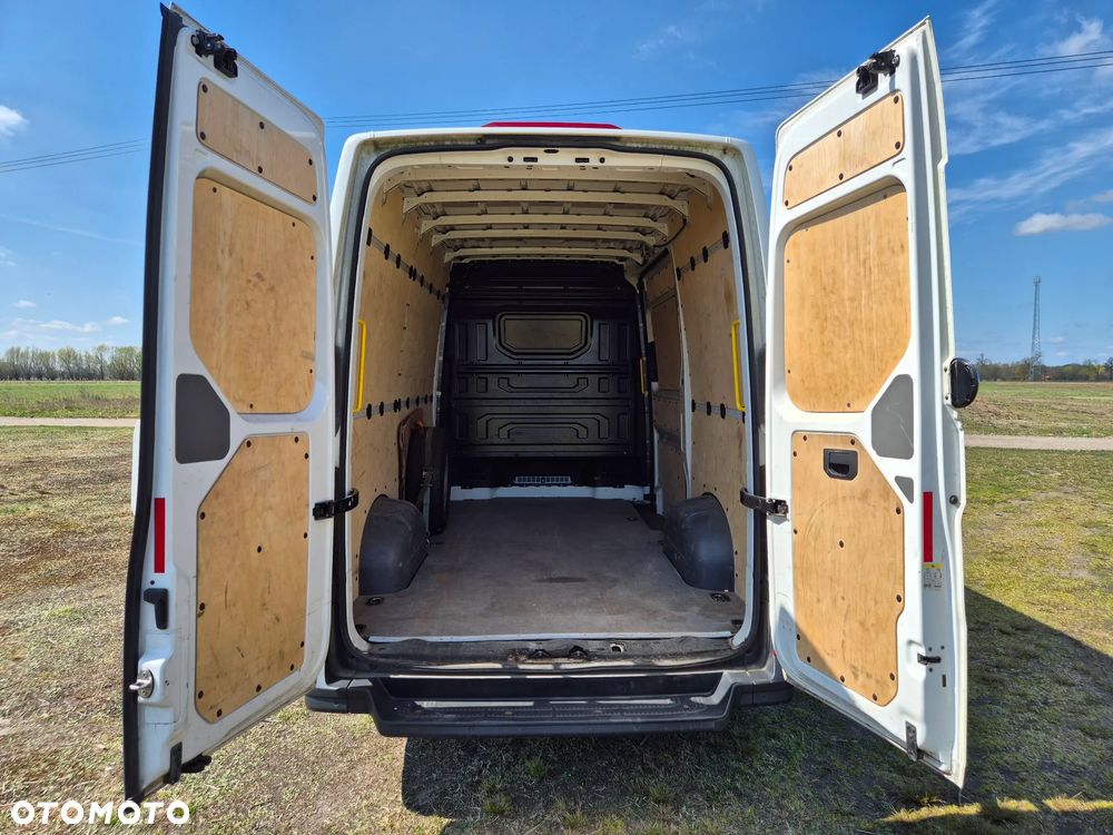 Volkswagen Crafter - 11