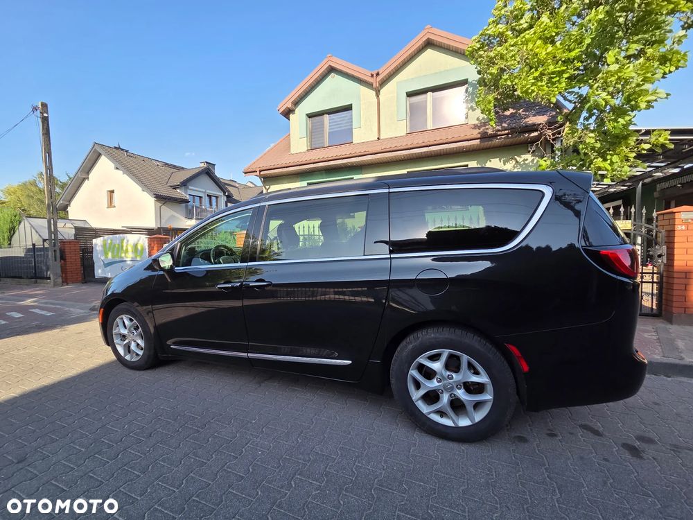 Chrysler Pacifica - 23