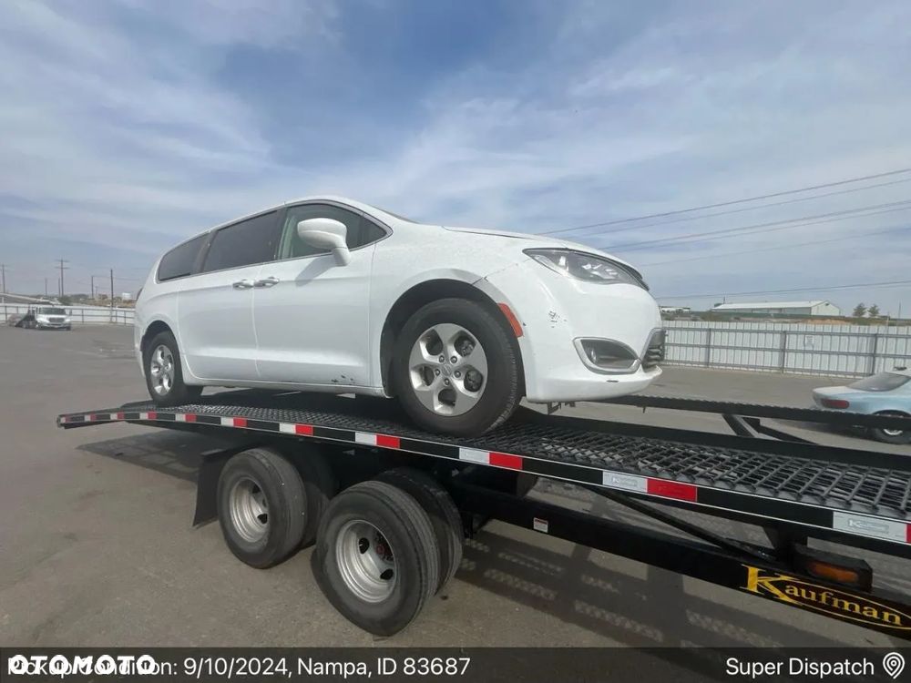 Chrysler Pacifica - 15