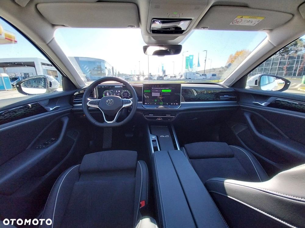 Volkswagen Passat - 11