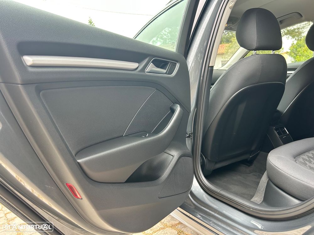 Audi A3 Sportback 1.6 TDI Attraction Ultra - 6