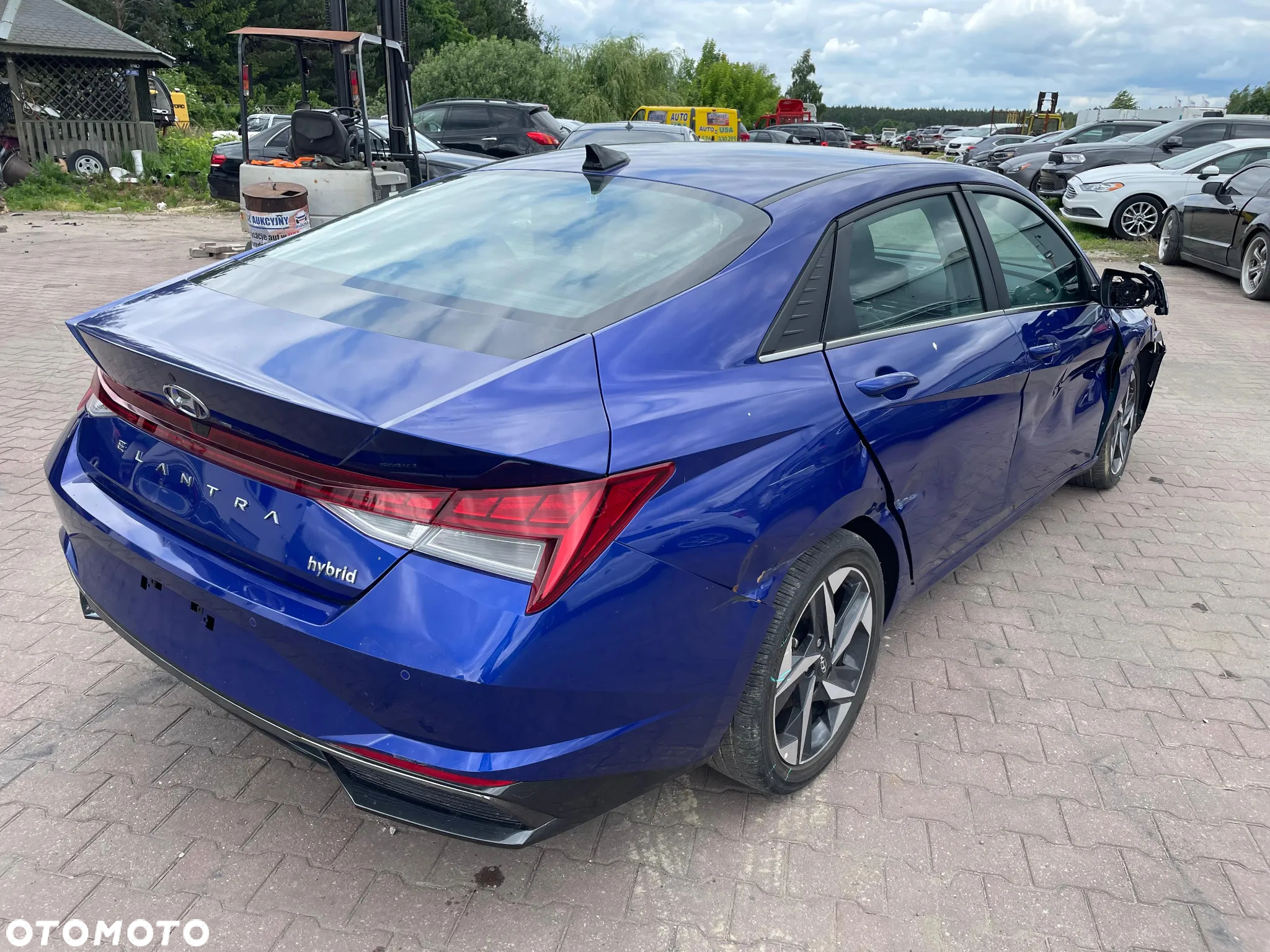 Hyundai Elantra - 3