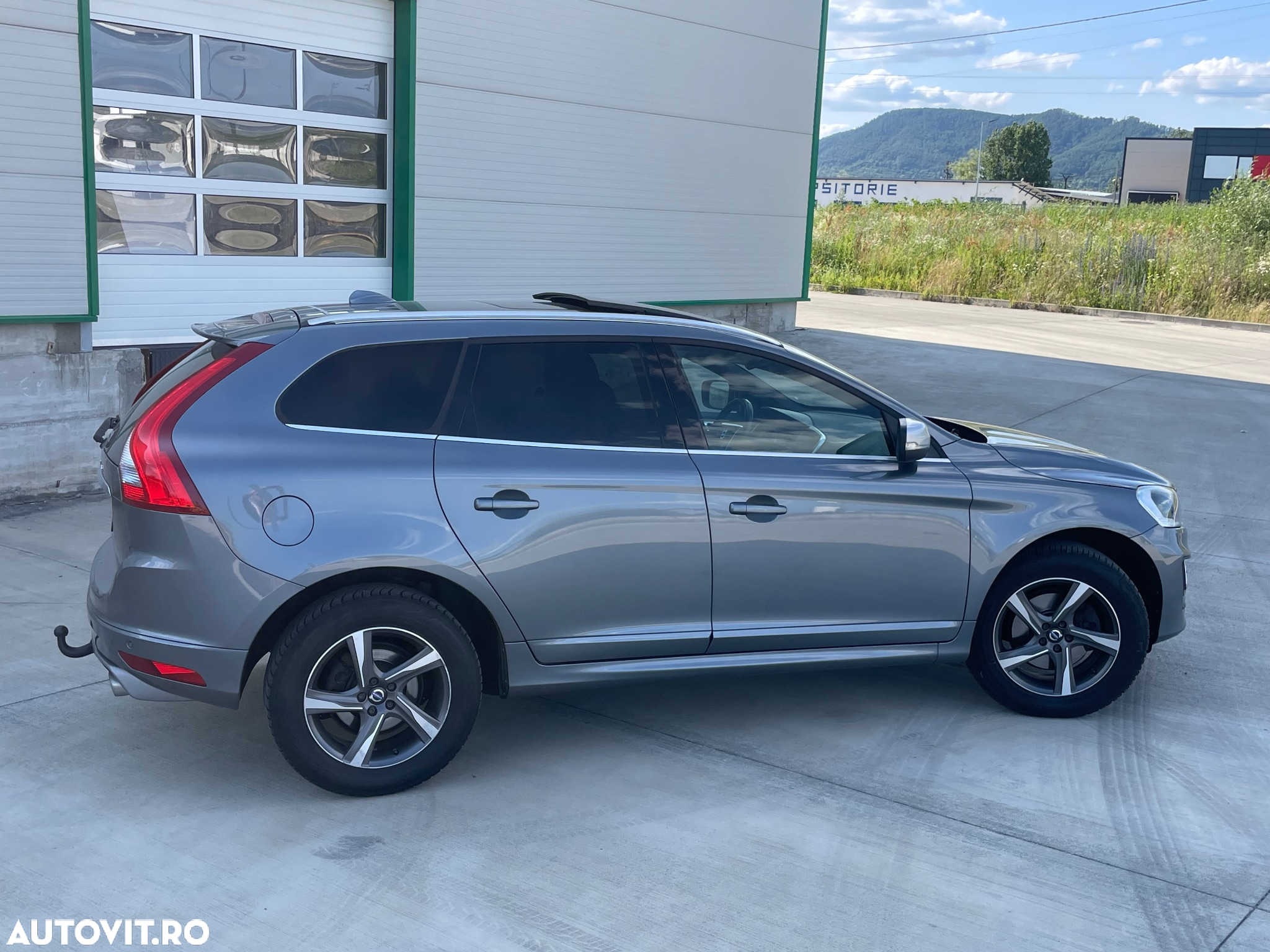 Volvo XC 60 D4 AWD R-Design - 36