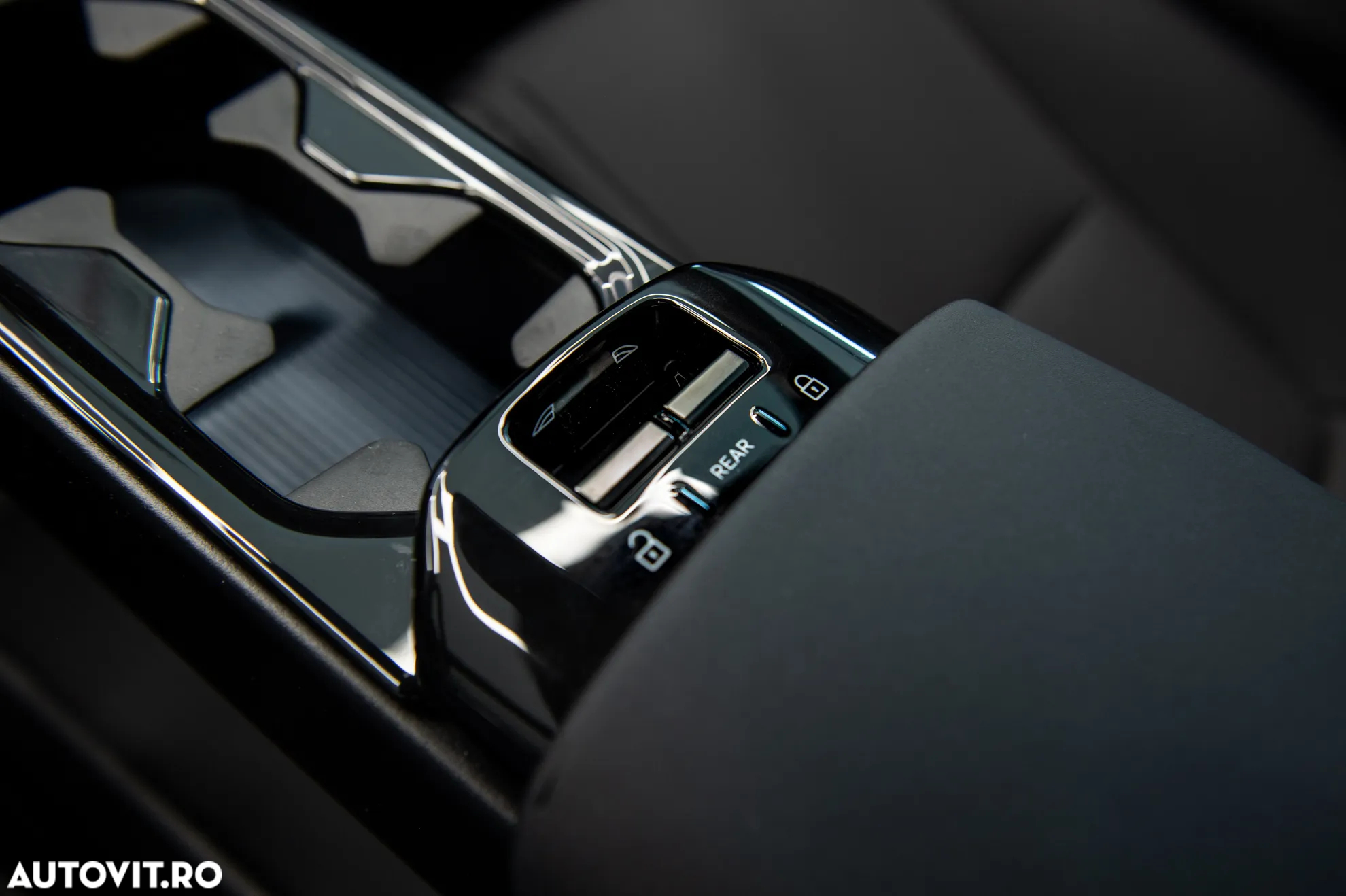 Volvo EX30 Twin Motor Performance AWD Ultra - 27