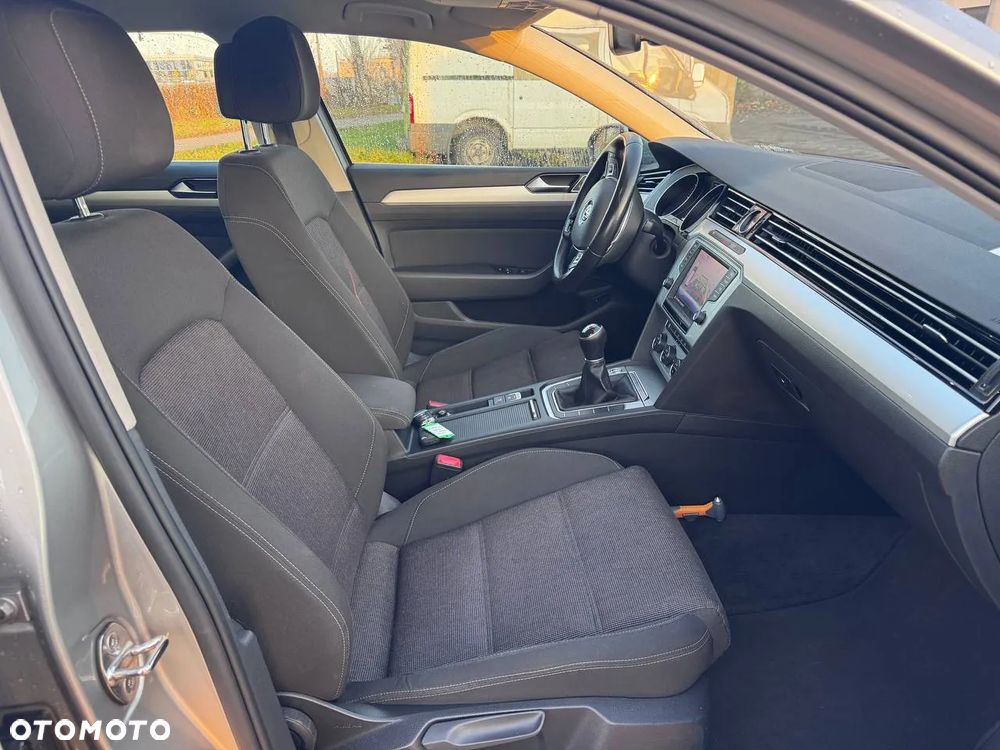 Volkswagen Passat 1.6 TDI BMT Comfortline - 27