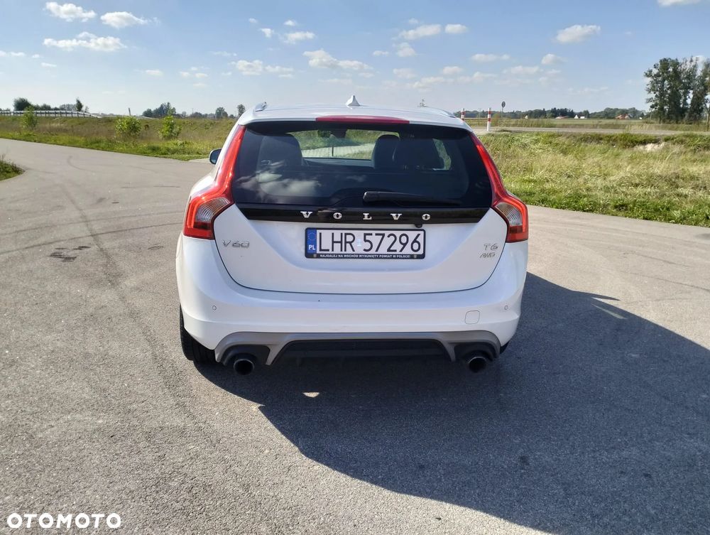 Volvo V60 T6 AWD Drive-E R-Design Momentum - 10