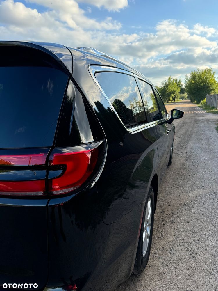 Chrysler Pacifica - 32