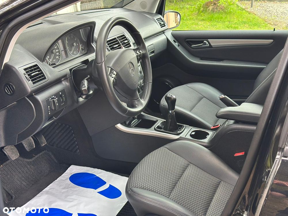 Mercedes-Benz Klasa A 160 BlueEFFICIENCY Avantgarde - 32